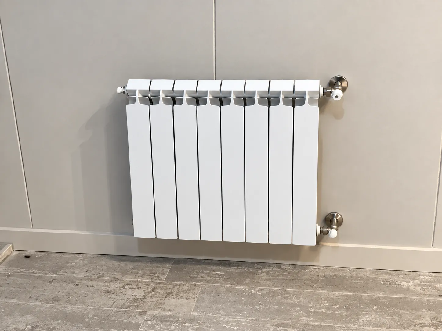 Radiador de aluminio instalado con válvula y detentor
